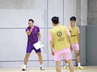 Tuyển Việt Nam chuẩn bị cho trận đấu với Thái Lan