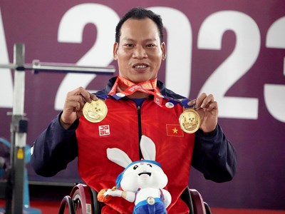Lực sĩ Lê Văn Công giành 2 HCV giải cử tạ người khuyết tật thế giới