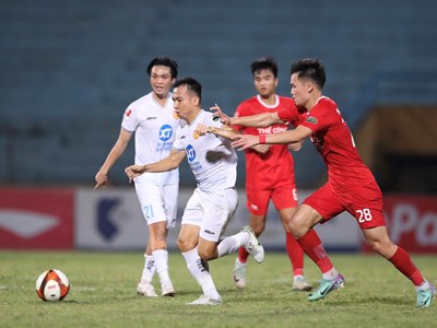 Đội đầu bảng Nam Định thua, cuộc đua vô địch hấp dẫn trở lại