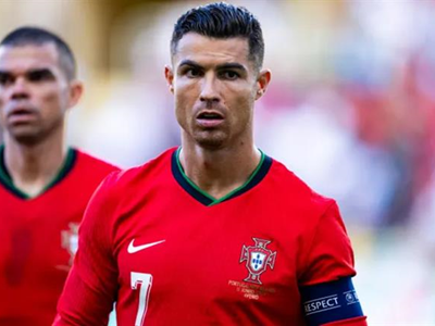 HLV đội tuyển Bồ Đào Nha bảo vệ Ronaldo