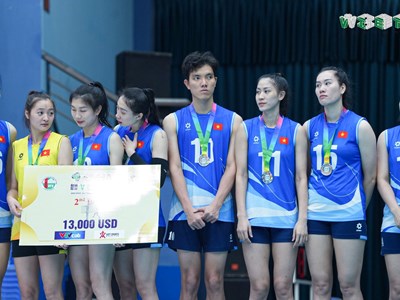 Tuyển bóng chuyền nữ Việt Nam nỗ lực trước Thái Lan