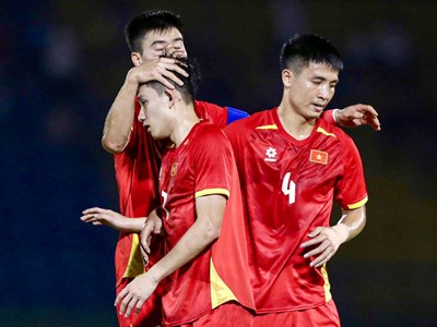 Đội tuyển Việt Nam thắng sát nút Campuchia