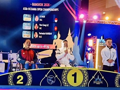 Lực sĩ Lê Văn Công giành HCB châu Á
