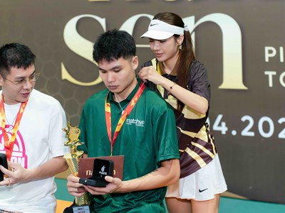 Trịnh Linh Giang và doanh nhân Phạm Ngọc Phúc vô địch kịch tính