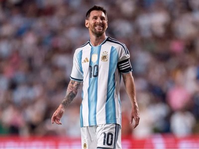 HLV tuyển Argentina báo tin vui về Messi trước trận gặp Algeria 