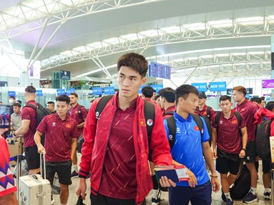 Đội tuyển Việt Nam lên đường sang Indonesia, chuẩn bị cho trận đấu then chốt