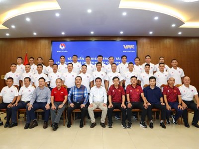 Trọng tài Việt Nam tập trung nâng chất lượng trước mùa giải mới
