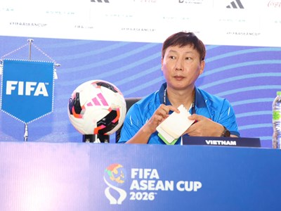 HLV Kim Sang-sik thừa nhận tuyển Việt Nam gặp may mắn, quyết tâm thắng Thái Lan trận tới