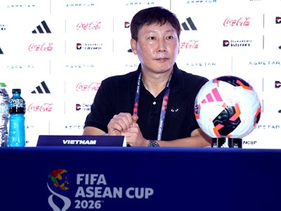 Thua Thái Lan, HLV Kim Sang-sik tiếc vì không có Xuân Son trên sân