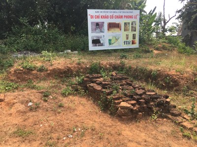 Hơn 10 năm vẫn phải “phơi sương nắng”