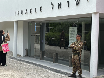 Nghệ sĩ Israel từ chối khai mạc triển lãm Venice Biennale để phản đối chiến tranh