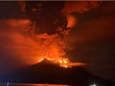 Indonesia sơ tán hàng nghìn người và cảnh báo sóng thần vì núi lửa phun trào