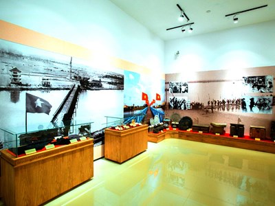  Trưng bày chuyên đề “Kỷ vật - Ký ức của chiến tranh”