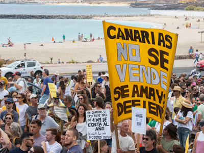 Hàng chục nghìn người biểu tình phản đối du lịch quá tải ở Quần đảo Canary