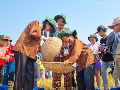  Đưa Lễ hội Ngày mùa thành sản phẩm du lịch đặc trưng