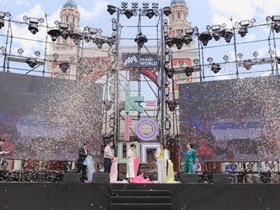 Biển người đổ về “Hàn Quốc thu nhỏ” K-Town trong ngày khai trương