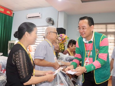 Hướng về đồng bào vùng bão lũ