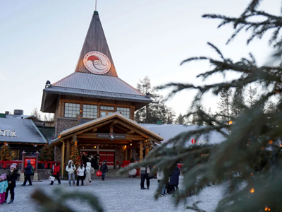 “Quê hương ông già Noel” quá tải khách du lịch dịp Giáng sinh