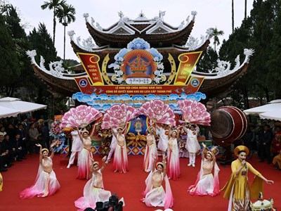  Chỉ có thể là mùa xuân… 