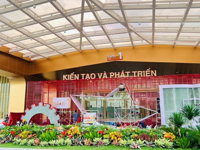 Triển lãm thành tựu Đất nước dần lộ diện, háo hức chờ giờ khai mạc