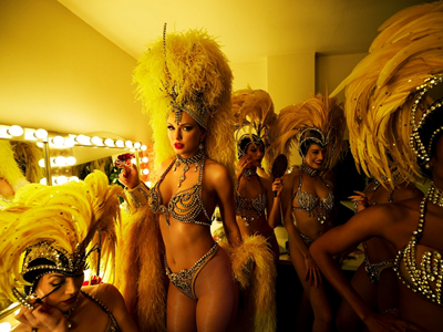 Taylor Swift tái xuất rực rỡ với “The Life of a Showgirl”