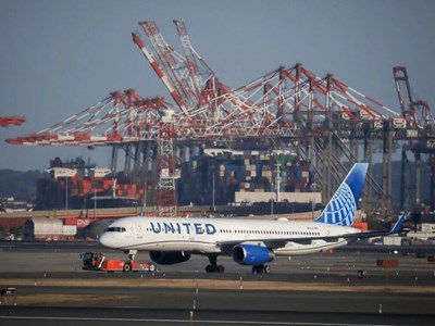 Hàng không Mỹ lao đao vì Chính phủ đóng cửa một phần