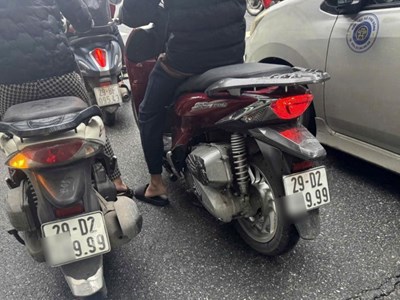 Hai xe SH trùng biển ở Hà Nội bị xử phạt thế nào?