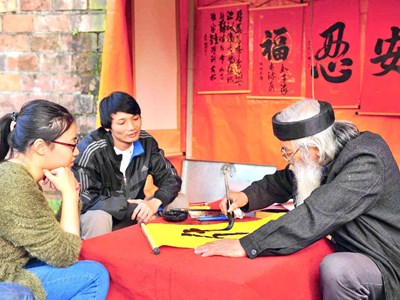 Cần sớm phục hồi văn học chữ Hán