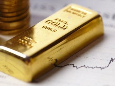 Vàng trong nước vẫn nóng dù giá thế giới lao dốc, có nên mua vàng lúc này?