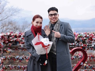 Đức Huy cầu hôn MC Mù Tạt