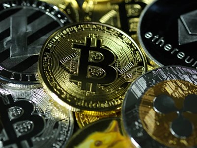Nguyên nhân nào khiến thị trường tiền số “đỏ lửa”, Bitcoin lao dốc mạnh?