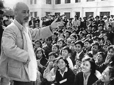 Từ bình dân học vụ đến bình dân học vụ số