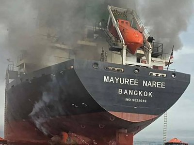 Iran cảnh báo tàu liên quan Mỹ, Israel qua eo biển Hormuz là “mục tiêu hợp pháp”