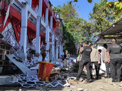 Động đất 7,4 độ richter tại Indonesia, cảnh báo sóng thần diện rộng