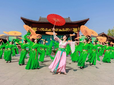 Công viên cổ trang Trung Quốc hút du khách trải nghiệm văn hóa nghìn năm