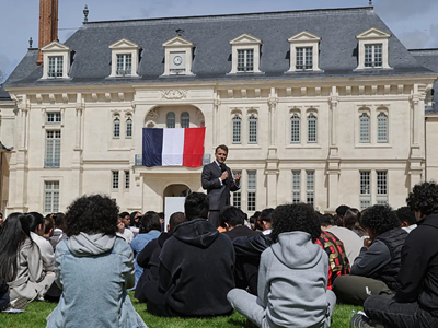 Tổng thống Pháp đề xuất “Ngày không thiết bị điện tử” cho học sinh