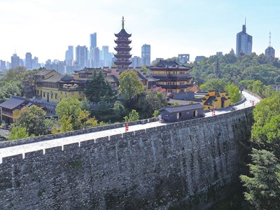 Người dân chung tay gìn giữ di sản tường thành 660 năm tuổi của Nam Kinh
