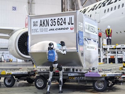 Nhật Bản thử nghiệm robot hình người bốc xếp hành lý tại sân bay