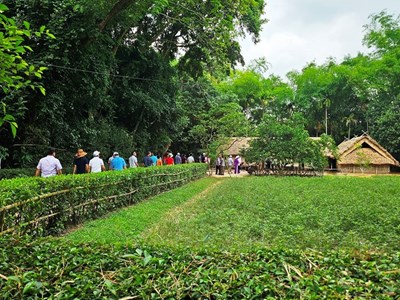 Tháng Năm về hội Làng Sen trên quê hương Bác