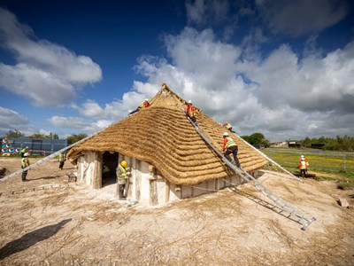 Phục dựng hội trường thời đồ đá mới 4.500 năm tuổi gần Di sản Thế giới Stonehenge