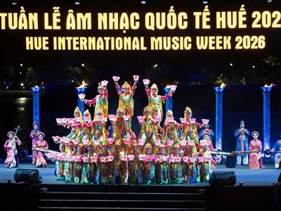  Bản hòa ca đa sắc màu bên dòng Hương
