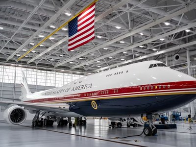 Chiếc Boeing 747 “sang trọng nhất thế giới” của Tổng thống Trump lộ diện