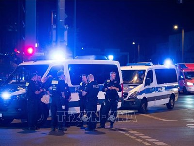Đức mở chiến dịch truy tìm nghi phạm sau vụ xe lao vào đám đông ở Berlin