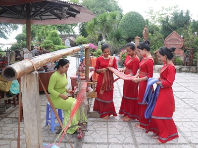 Phát triển văn hóa cơ sở phải “lấy người dân làm trung tâm”