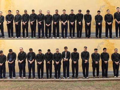 Bóng đá “miễn phí” và dòng tiền hơn 130 tỉ đồng từ quảng cáo cờ bạc