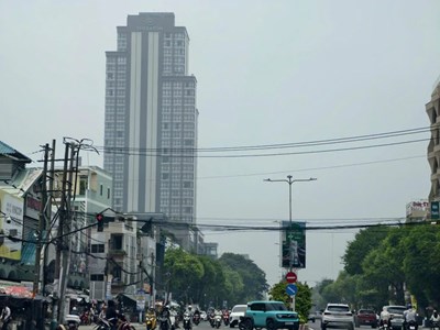 Bầu trời Nam Bộ mờ đục cả ngày: Chúng ta đang hít thở những gì?
