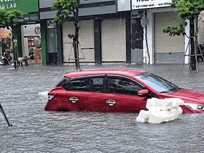 399mm mưa ở Vinh: Nước rút, hóa đơn thiệt hại còn lại