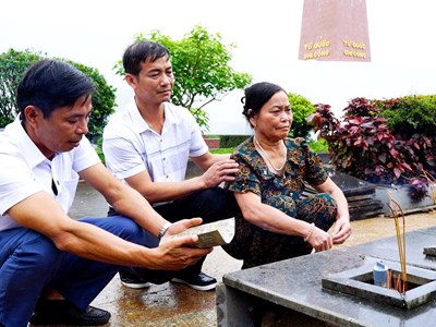 “Anh nằm lại ở đâu hơn nửa thế kỷ, gia đình mong anh trở về”