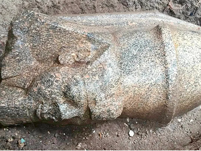 Nông dân trồng dưa chuột tình cờ phát hiện tượng pharaoh Ai Cập cổ đại