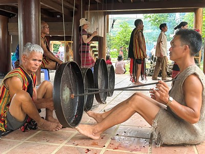   Chiêng Tha - báu vật của người Brâu